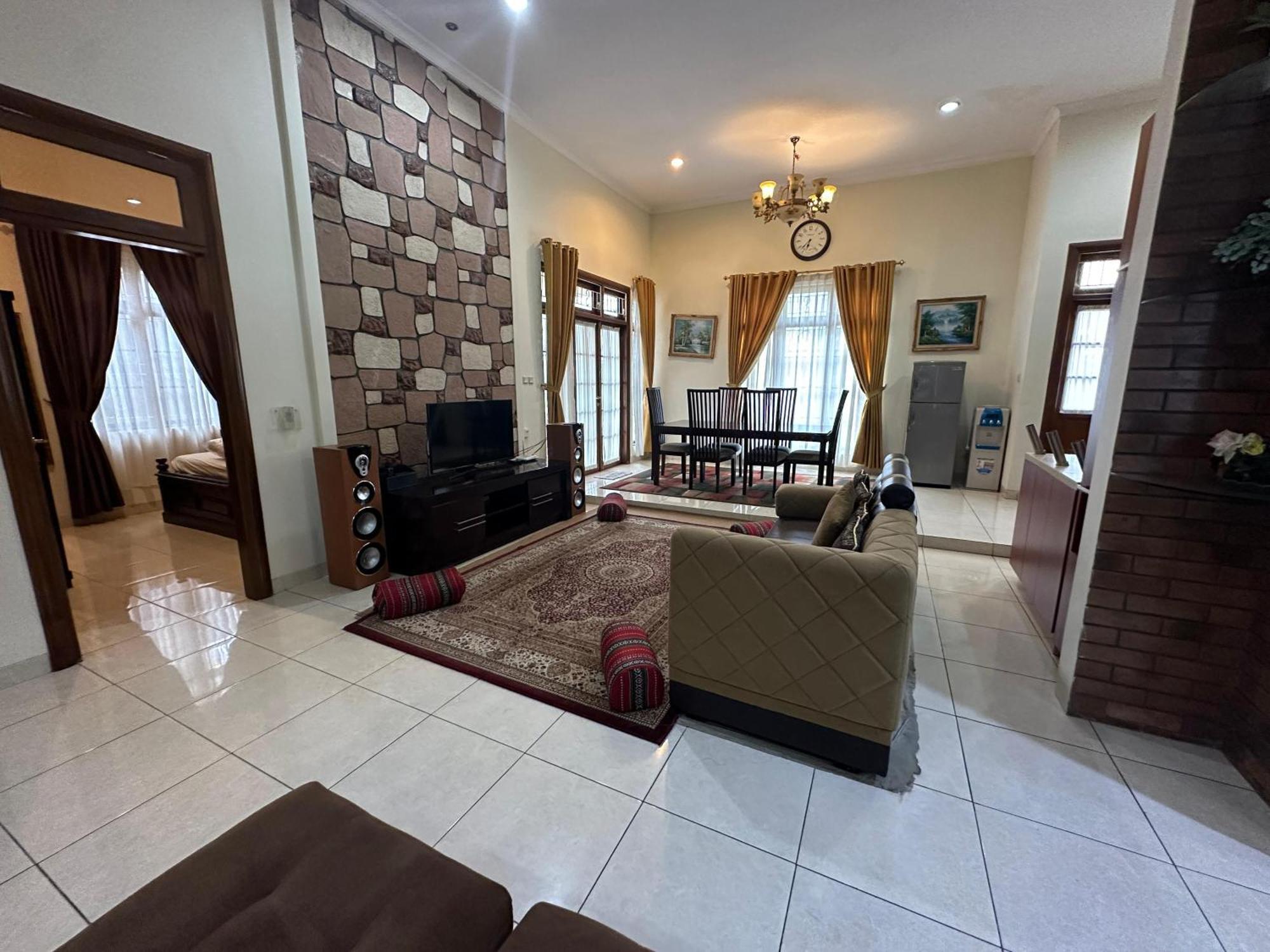 Eton Asia Villas-Kota Bunga Пунчак Экстерьер фото